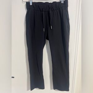 Lululemon ON The Fly Elastic Waist Straight Leg Panta